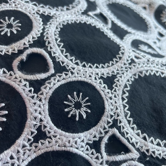 Peter Nygard black & white embroidered Aline cotton modesty skirt size 6 petite - Picture 10 of 12